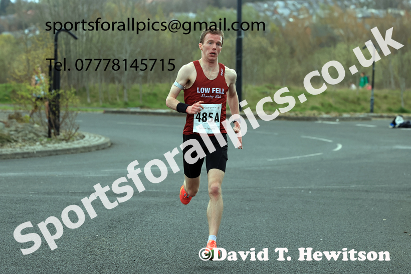 Senior Mens relay, 2026 Elswick Harriers Good Friday Road Relays and Young Athletes, Newburn,  Newcastle upon Tyne. Photo: David T. Hewitson/Sports for All Pics
